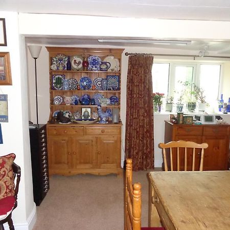 Lodge House B&B Buckland St Mary Esterno foto